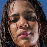 Abril Pose Nude