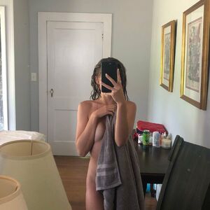 Aleahof Nude
