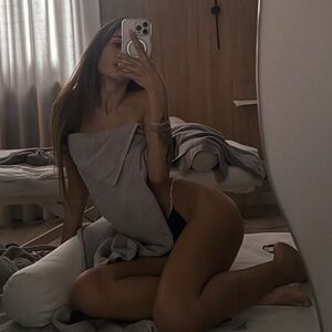 alice.de.ze Nude