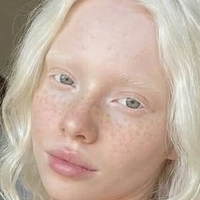 aluumia Nude