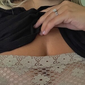 AnnieAnonA Nude