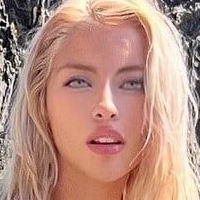 Avrilneels Nude