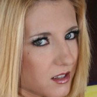 Blonde Vivia Nude