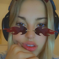 caperusitash Nude