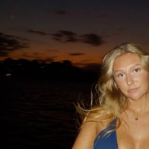 carly.hro Nude