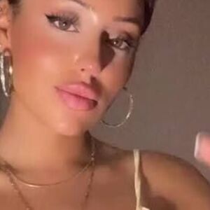 Demet breezy Nude