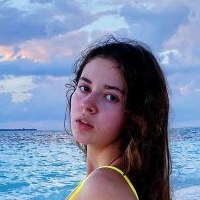 Deri Abina Nude