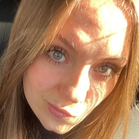 Elektrikerin Sara Nude