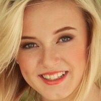 Ellie Smiles Nude