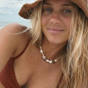 Elyse Knowles Nude