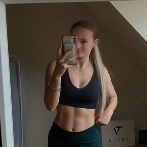 Emily Erdbeer Nude