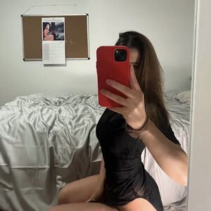 Emma Russell Nude