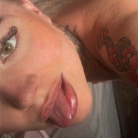 emzlouxo Nude