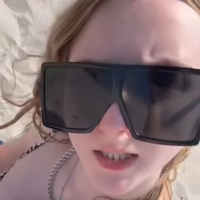 Gknee101 Nude