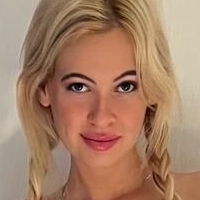 Hannah Siegel Nude