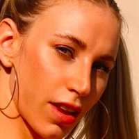 Hat jemand ihre Videos? Nude