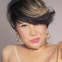Hat Jemand was von Julia Woo Nude