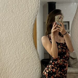Hat wer was von ihr ? Scheint mir hot zu sein. Nude