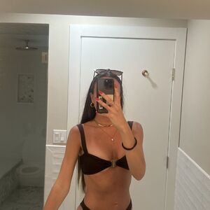 Heymoll Nude