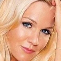 Jennie Garth Nude