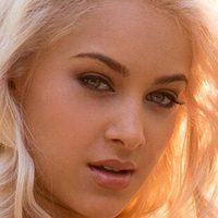 Jolie Blonde X Nude