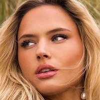 Julia Van Hest Nude