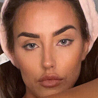 Laraxwillan Nude