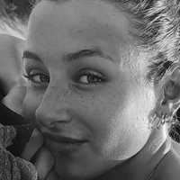 Lari Trezzini Nude