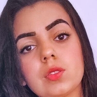 laryrztt Nude