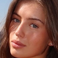 Lea Meniel Nude