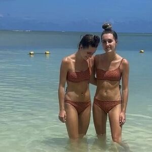 Lesotwins - Leonie und Sophie Klassen Nude