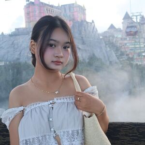 Linh Thư Nude