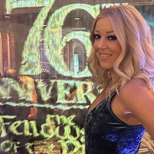 Lynsi Snyder Nude