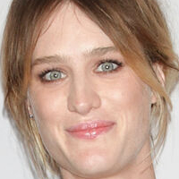Mackenzie Davis Nude