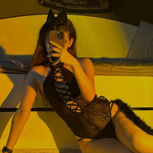 mahinevvkaraduman Nude