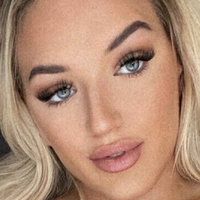 maisiehouldingward1 Nude