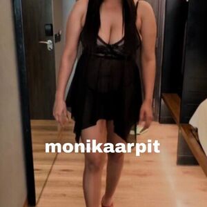 Monikaarpit Nude