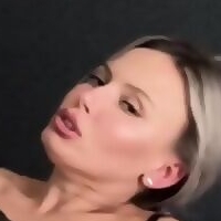 mriconic Nude