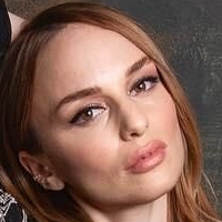 Nilperi Şahinkaya Nude