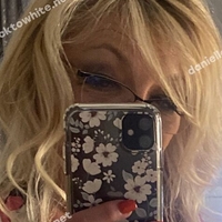 OneBlondeMilf Nude