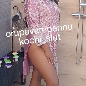 Orupavampennu Nude