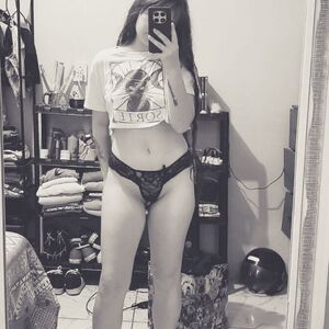 Pequenalua Nude
