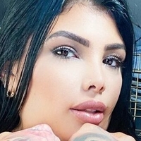 Selena Cums Nude