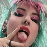 Skella Nude