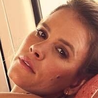 Sosie Bacon Nude