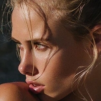 Taylor Davis Nude