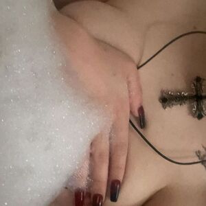 Thotlycrue Nude