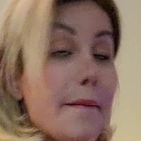 trolinyer Nude