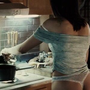 Vera Farmiga Nude