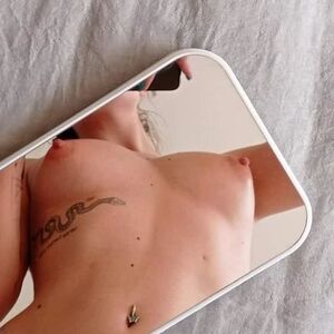 Vuimanqk Nude